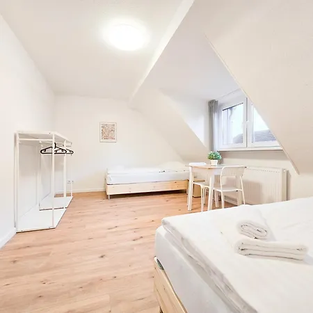 Apartmán Tolstov - Monteurwohnung Mit 3 Zimmern - Dachgeschoss - Parkplatz *