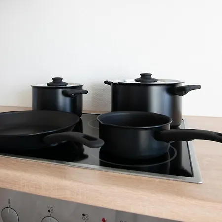 Tolstov - Monteurwohnung Mit 3 Zimmern - Dachgeschoss - Parkplatz