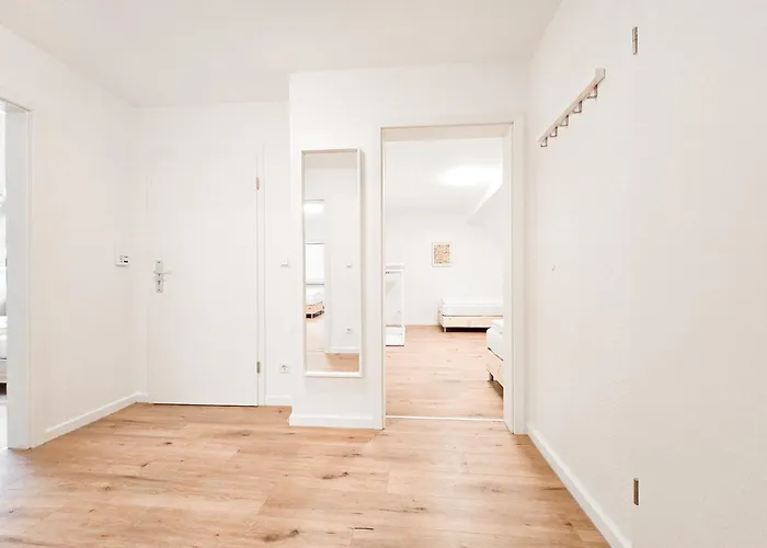 Tolstov - Monteurwohnung Mit 3 Zimmern - Dachgeschoss - Parkplatz Lejlighed Duisburg