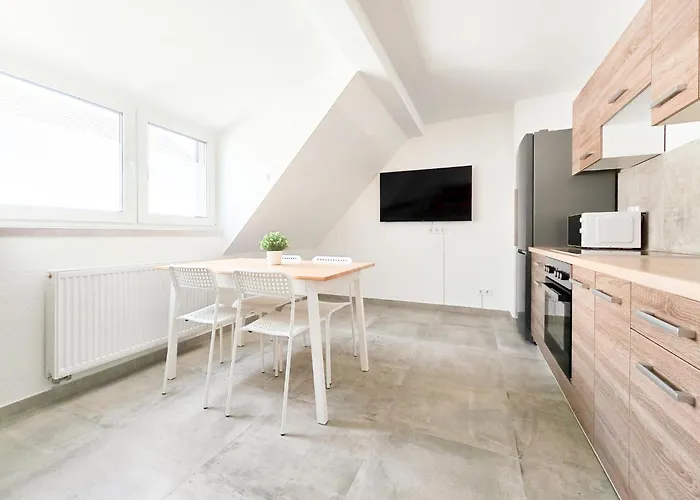 Lejlighed Tolstov - Monteurwohnung Mit 3 Zimmern - Dachgeschoss - Parkplatz