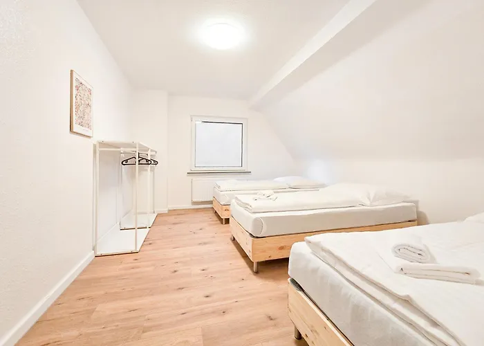 Tolstov - Monteurwohnung Mit 3 Zimmern - Dachgeschoss - Parkplatz *