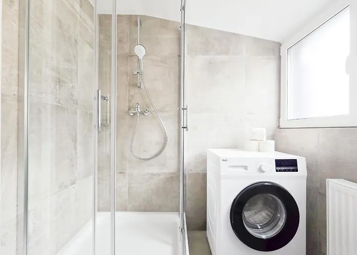 Tolstov - Monteurwohnung Mit 3 Zimmern - Dachgeschoss - Parkplatz Duisburg