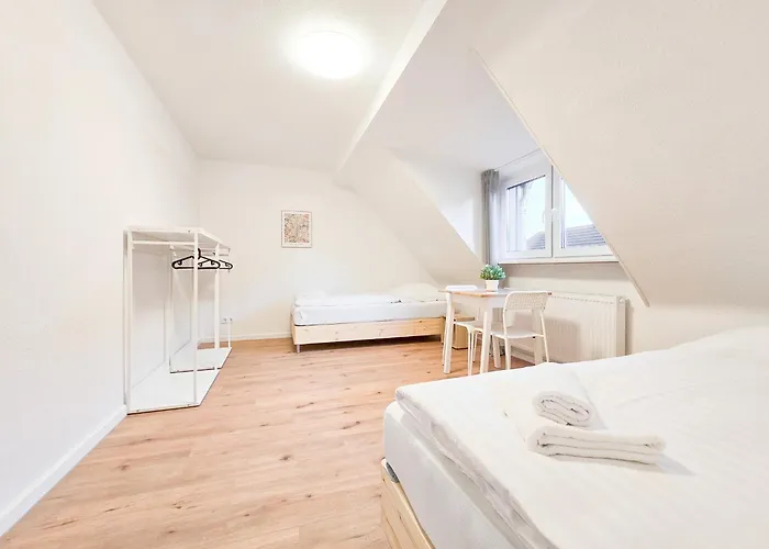 Daire Tolstov - Monteurwohnung Mit 3 Zimmern - Dachgeschoss - Parkplatz *