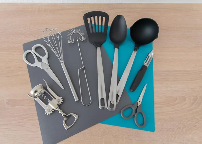 Tolstov - Monteurwohnung Mit 3 Zimmern - Dachgeschoss - Parkplatz